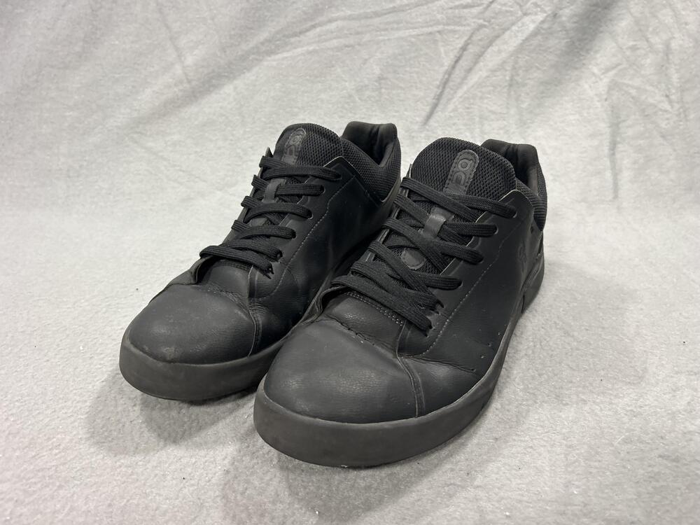 On The Roger Advantage Shoes Mens 11.5 Triple Black Walking Cushioned Casual